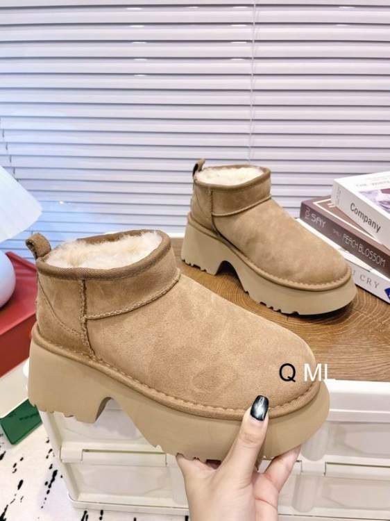 Picture of UGG Shoes _SKUUGGsz35-40ML091619763